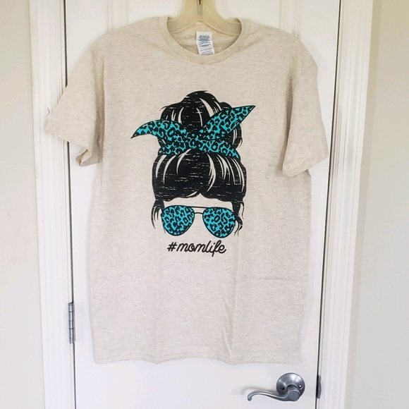 nb Tops - 💞👩‍👦‍👦NWOT Moms Life t-shirt 🥰🥀